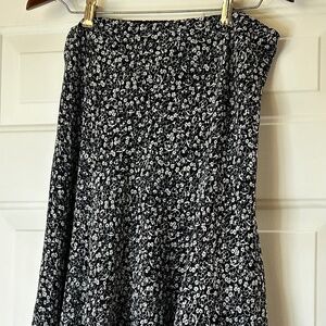 Chaps Navy Blue & White Floral Skirt *Size 0